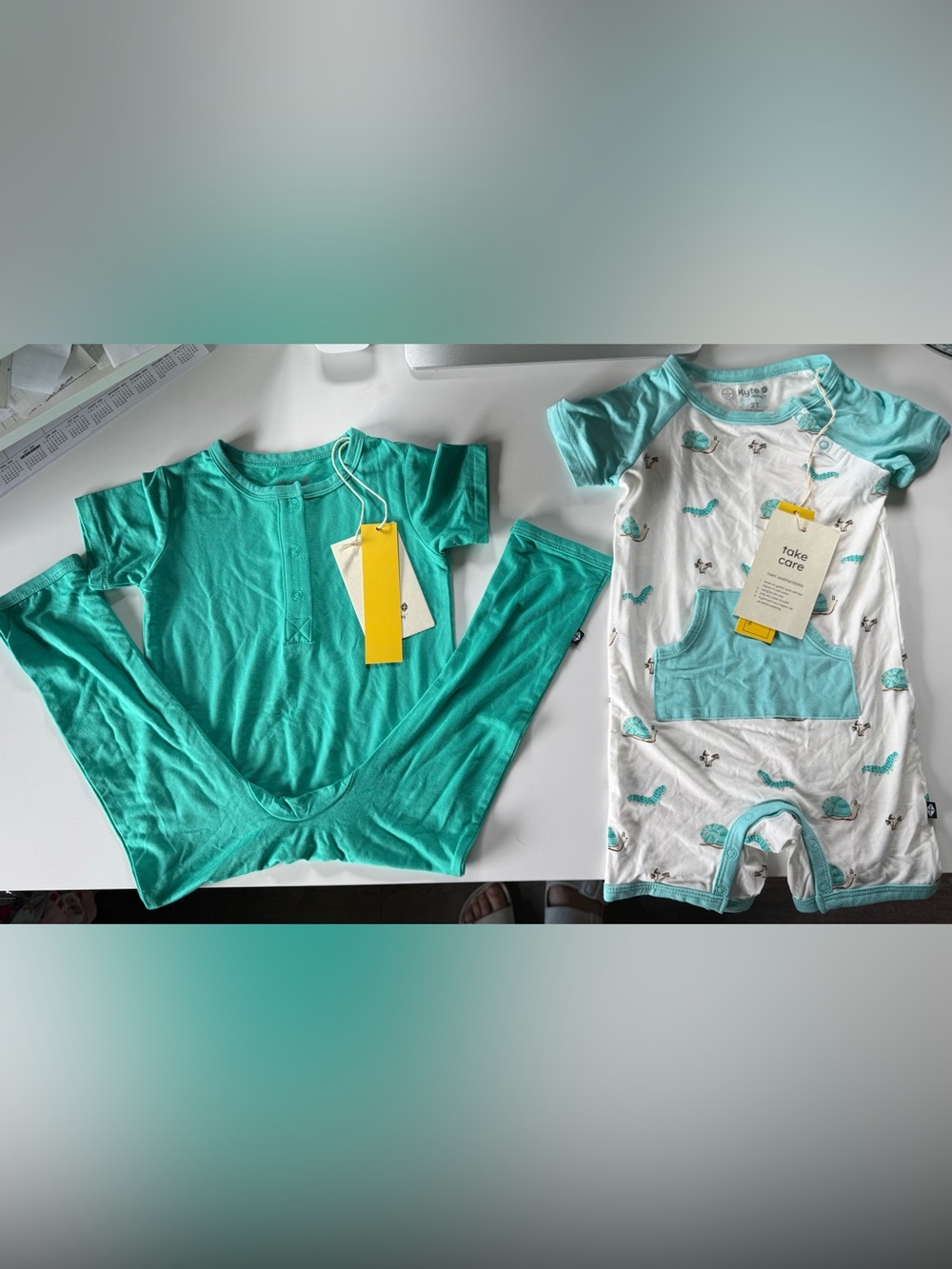Set of 4 Kyte Baby outfits, size 2T, nwt and euc
